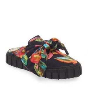 FARM Rio Cashew Platform Mule in Cashew Black, Size 7